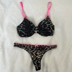 NWOT Betsey Johnson Bra & Thong Set - 36B